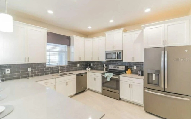 8912 Amazing Spacious Home