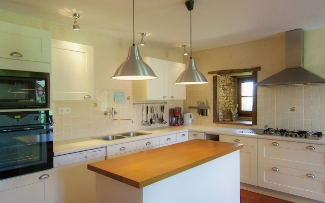 Exquisite Holiday Home in Issac With Swimming Pool