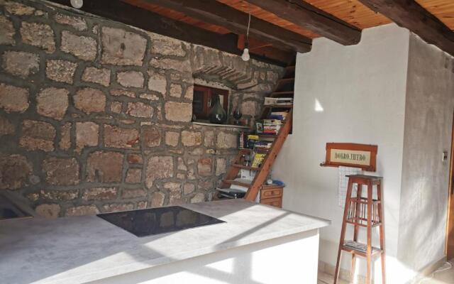 D HOUSE authentic Zlarin house, relaxing courtyard and terrace