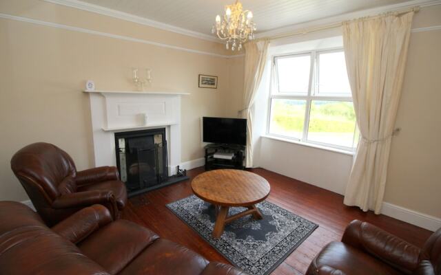 Alcorn's farmhouse 10 mins from beach