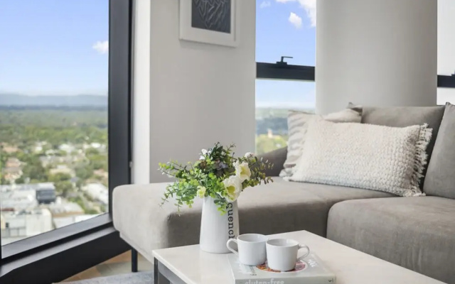 High-rise 3-bed Apartment With Premium Amenities