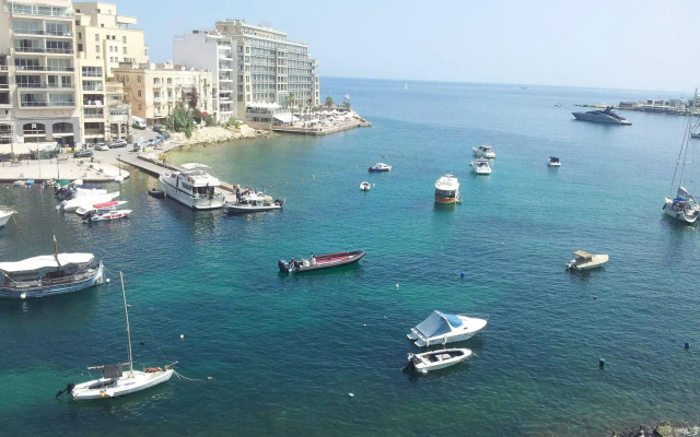 Spinola Bay Apartment by Getaways Malta