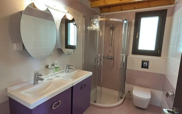 Smaragdine Blue Villa