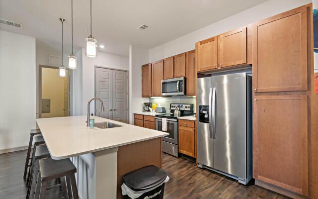 Spacious Private and Elegant Downtown Location
