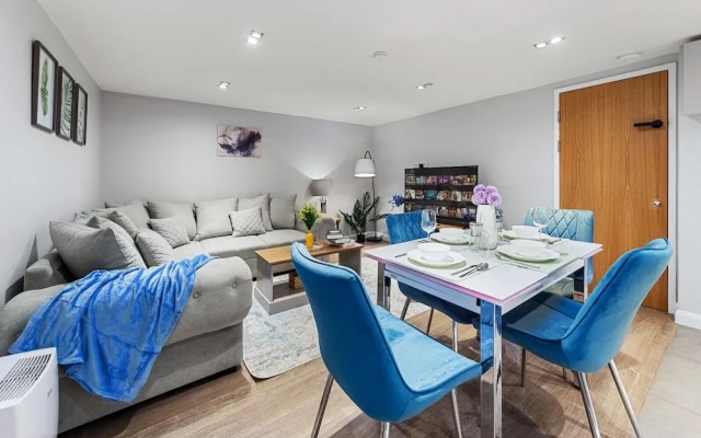 Modern Battersea Suite - London City Retreat
