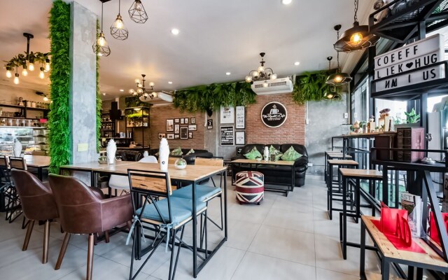 OYO 281 the Reader Cafe and Room