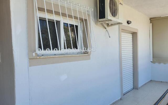 Almiri Apartments By the sea