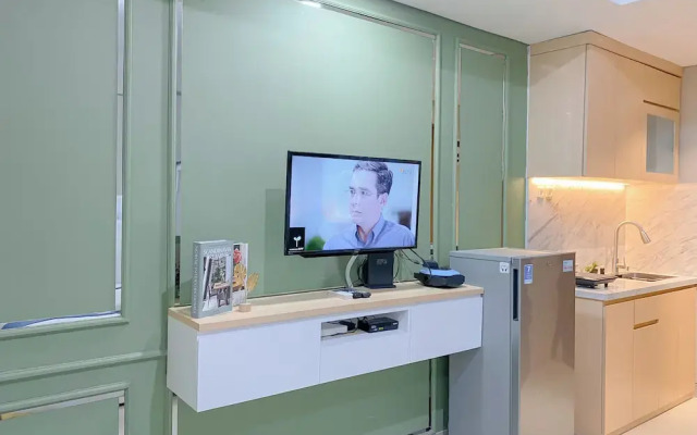 Warm And Simply Studio At Royal Sentul Park Apartment