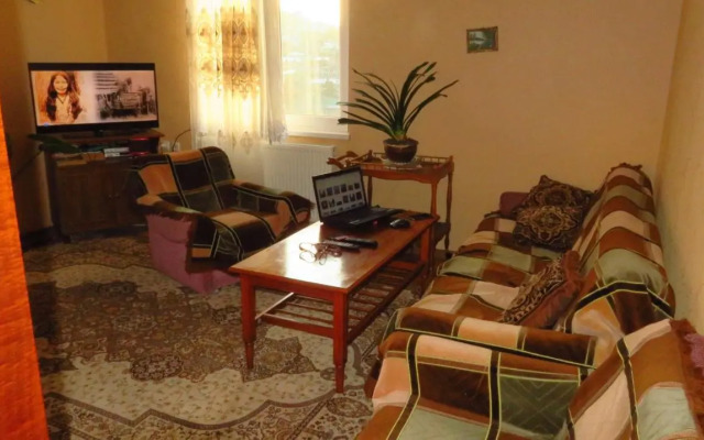 Apartment On Erekle 25a