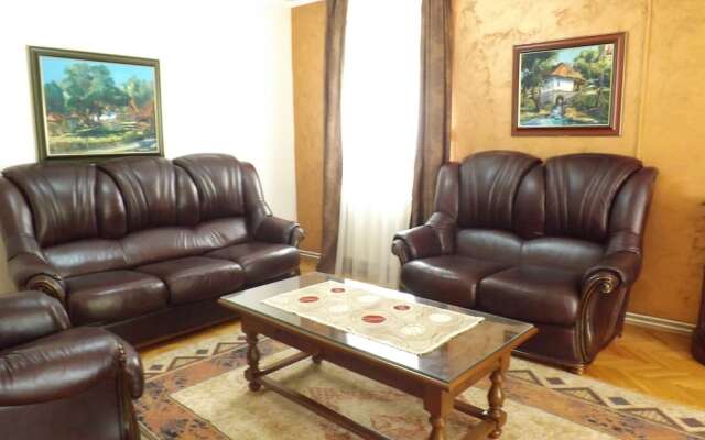 Three Bedroom Apartment With Garden