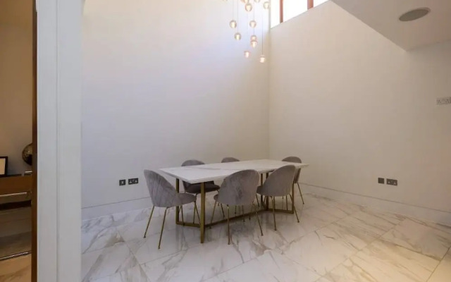 The Radnor Mews Residence Stylish 3bdr Mews House