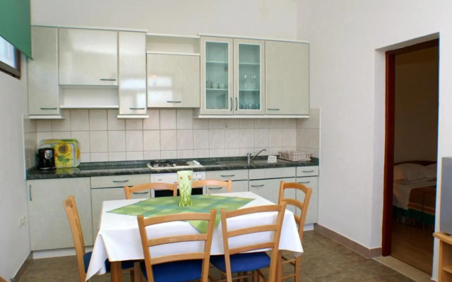Apartments by the sea Arbanija, Ciovo - 4320