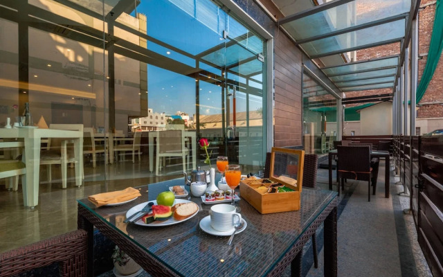 Emblem Hotel Sector 14 Gurgaon