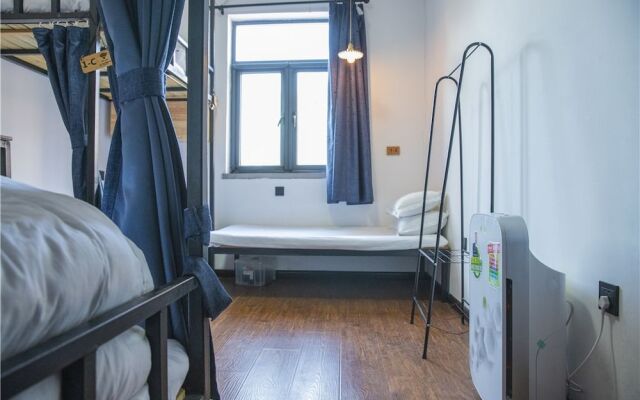 Zeako Youth Hostel