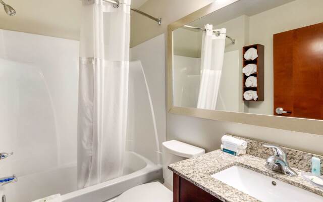 Clarion Pointe Staunton East