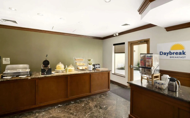 Days Inn & Suites Omaha NE