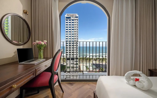 Golden Lotus Luxury Hotel Da Nang