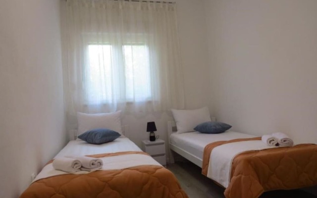 Ivo - Free Parking & BBQ - A1