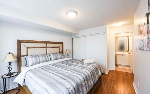 Sarkar Suites - 3880 Duke of York Blvd