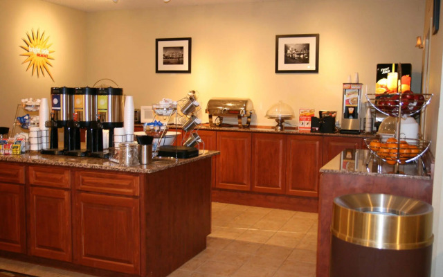 Courtyard by Marriott Cleveland Airport North