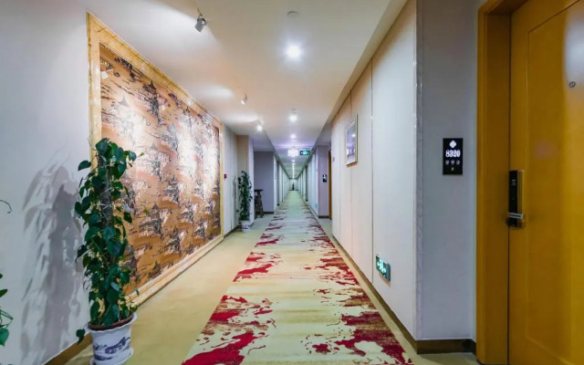 Chonpines Hotels·Caoqiao Metro Station