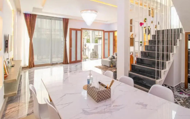 Central Modern Private Villa by La San