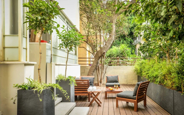 Serene Retreat with Lush Garden by Sea N Rent