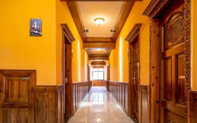 Far Mountain Dream Hotel
