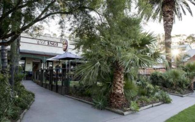 Tocumwal Hotel Motel ("The Palms")