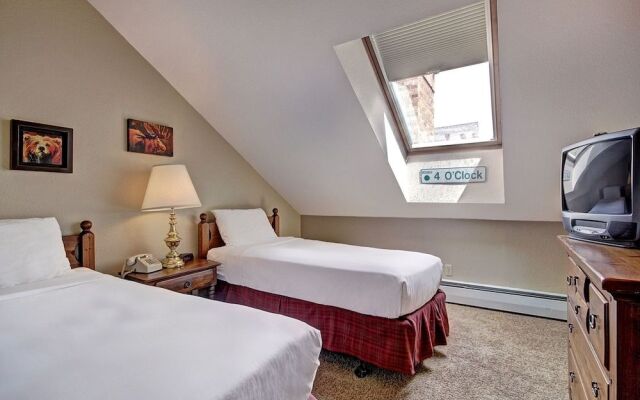 River Mnt Lodge W323