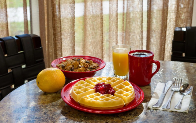 ClubHouse Hotel & Suites - Fargo