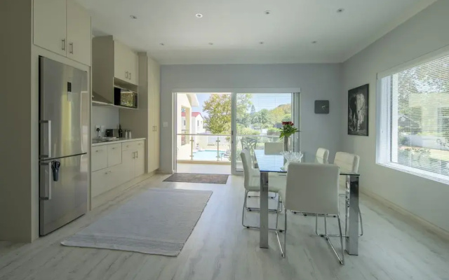 Superior 4-star-apartment Graded by Aa and Tgcsa Close to Constantia Wineroute