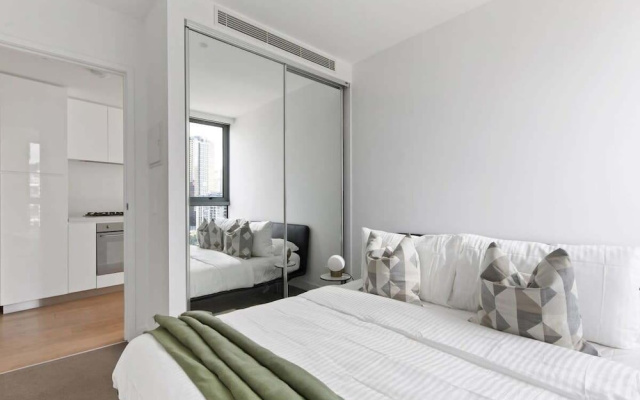 A Cozy Apt With City Views Near Crown Casino – Guest Rooms – Melbourne