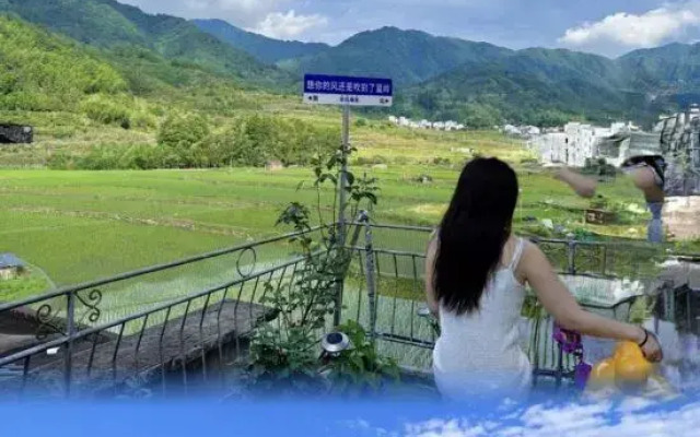 Huangling Chushi Nuanju Guesthouse