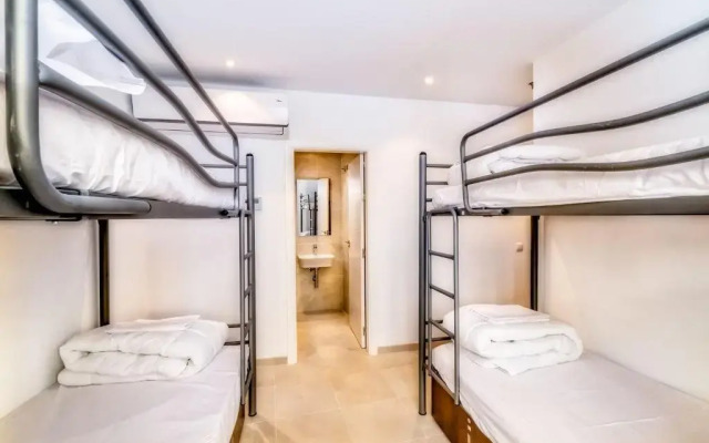 Hostel A2C - Adults Only