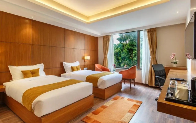 Hotel Thrive, A Tropical Courtyard