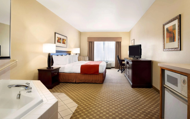 Country Inn & Suites by Radisson, Clinton, IA