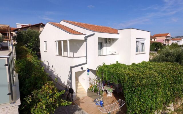 Dajana-with Pool and sea View