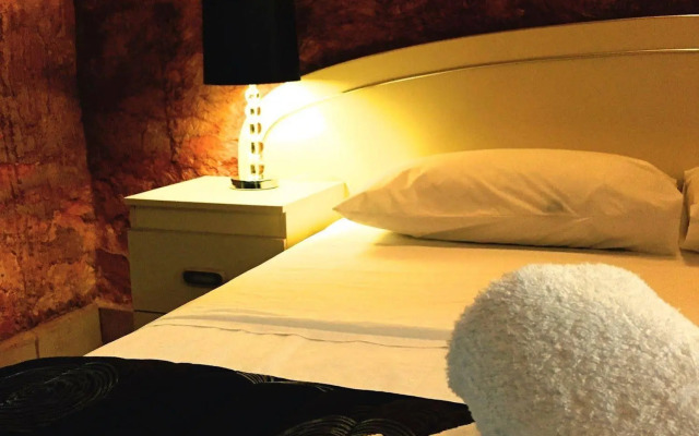 The Lookout Cave Underground Motel