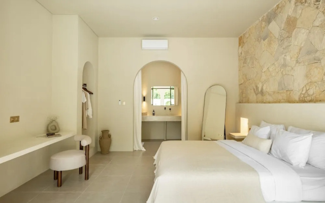 Tropical 3BR Villa in Canggu