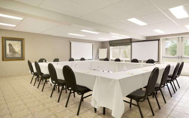 Days Inn by Wyndham Orillia