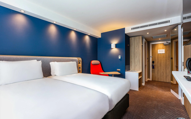 Holiday Inn Express Edinburgh City West by IHG