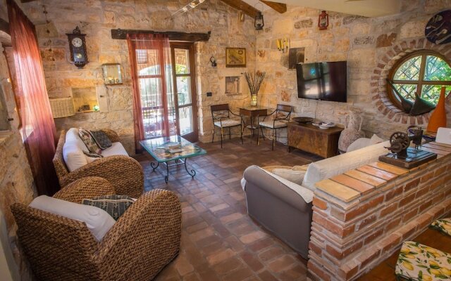 Quaint Holiday Home With Swimming Pool in Kaštelir