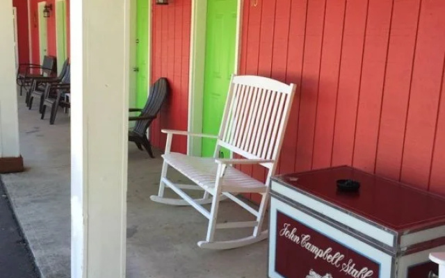 May's Polynesian Motel