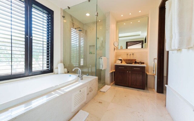 Gorgeous 4 Bedroom Condo