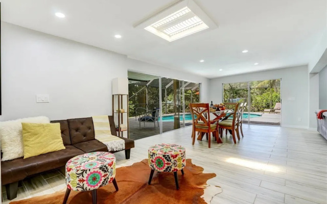 Lakeshore - Private & Sanitized, Perfect for Social Distancing & Working From Home. Private Pool, Pet Friendly. Discounted During Pandemic. Super-host Support