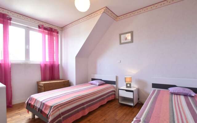 Modern Holiday Home in Clohars-carnoët With Beach Near