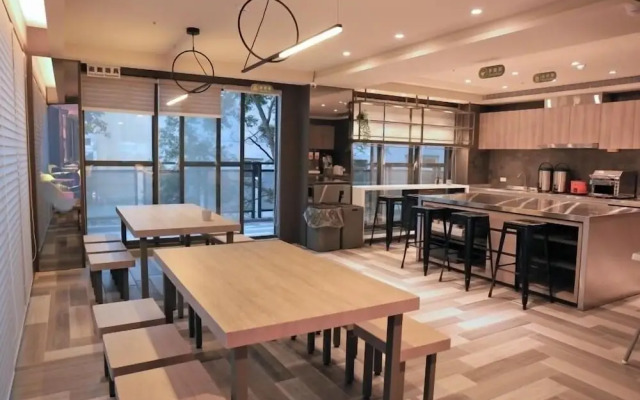 Kiwi Share Hotel - Zhongli Station Branch - Hostel