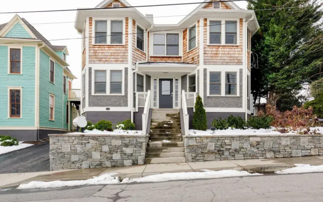 Downton Annie Apartment Two 2BD 1BA Parking