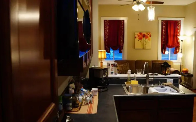 6th Street Guest House and Suites